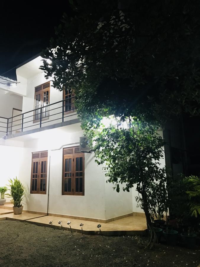 Emarald Holiday Homes Anuradhapura Buitenkant foto
